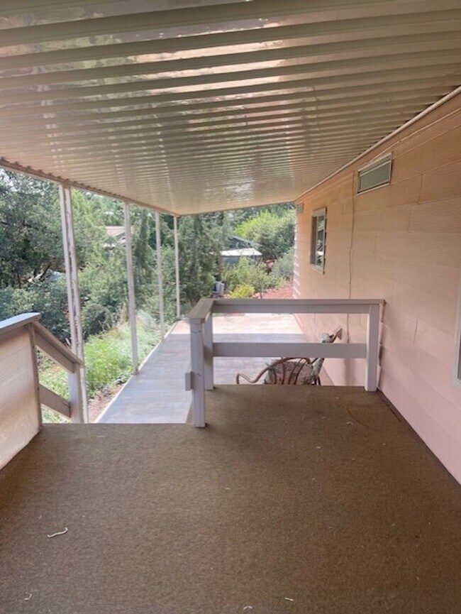 Building Photo - 401 Sunset Hills Dr