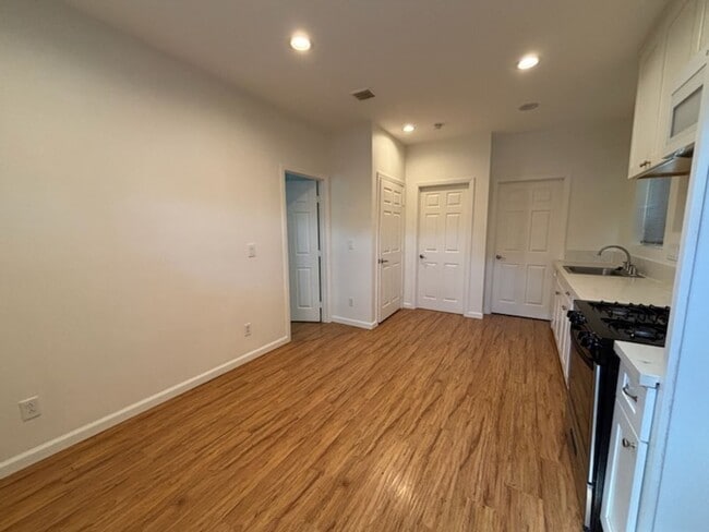 Building Photo - 375 Mayberry Ave