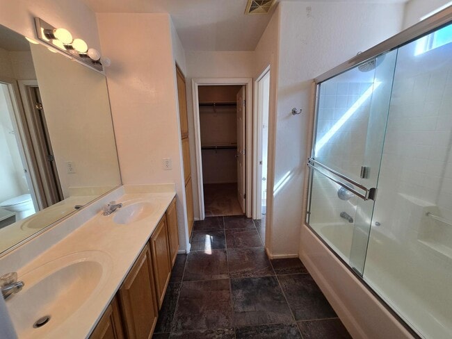 Building Photo - 1977 E Emily Ln