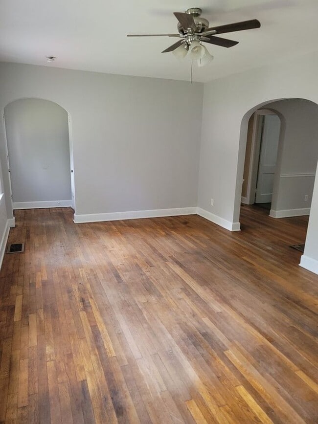 Building Photo - 1411 Hill St