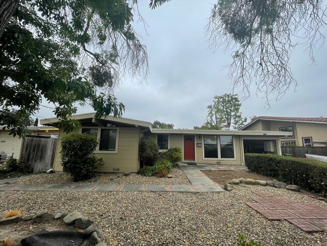 Primary Photo - $3,590 / 3 BR - 1509 SF - VERY NICE MISSIO...
