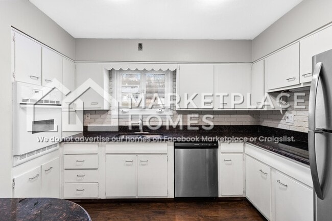 Building Photo - 746 Jefferson Rd