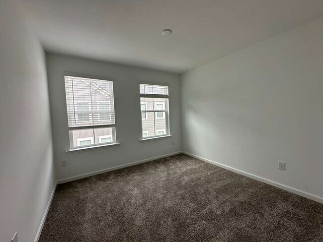 Building Photo - 5016 Rill Ct