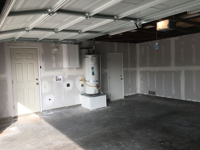 Building Photo - 3526 W Tulare Ave