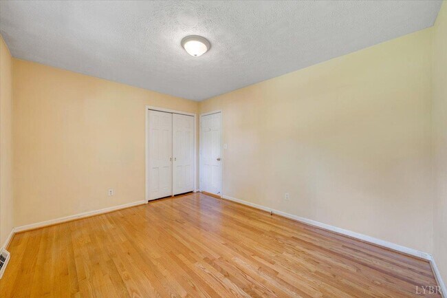 Building Photo - 405 Oakland Cir