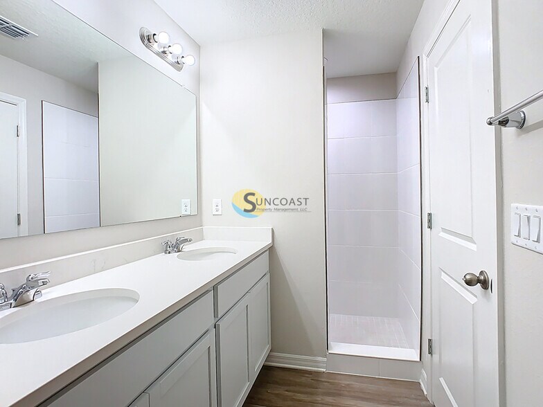 Building Photo - 3821 SW 43rd Ct