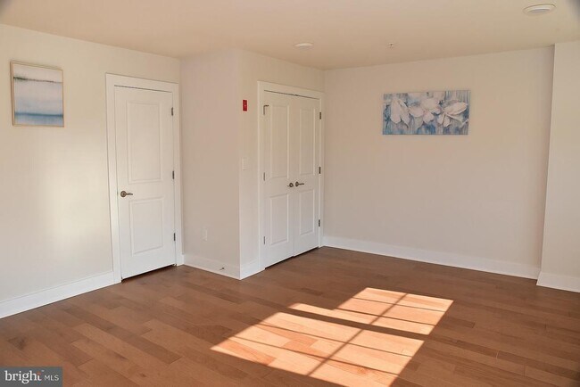 Building Photo - 214 Red Leaf Ln