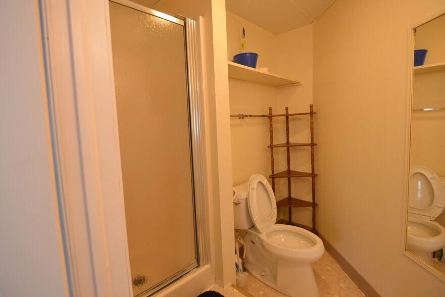 Building Photo - 410 Hillview Plz