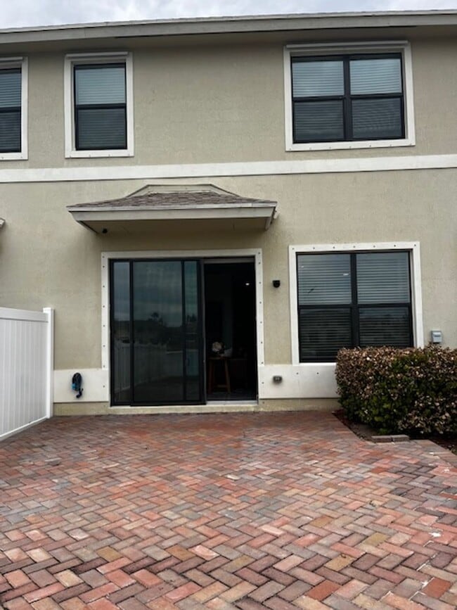 Building Photo - Move-in ready townhome in Verona Trace! This newer 3BR/3BA home!!!