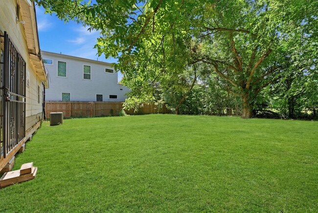 Building Photo - 5326 Wenda St