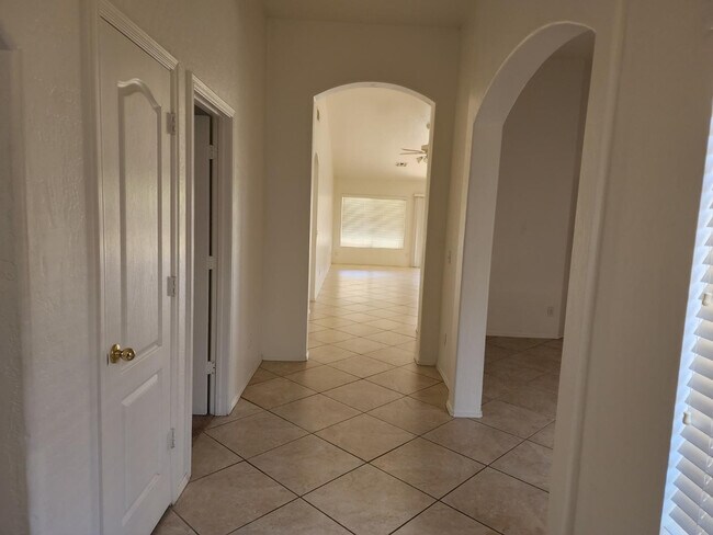 Building Photo - 1126 W Grand Caymen Dr