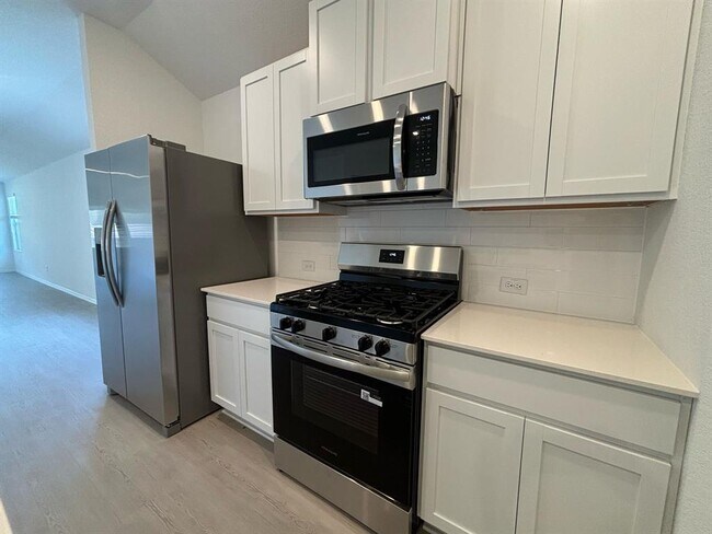 Building Photo - 275 Keefer