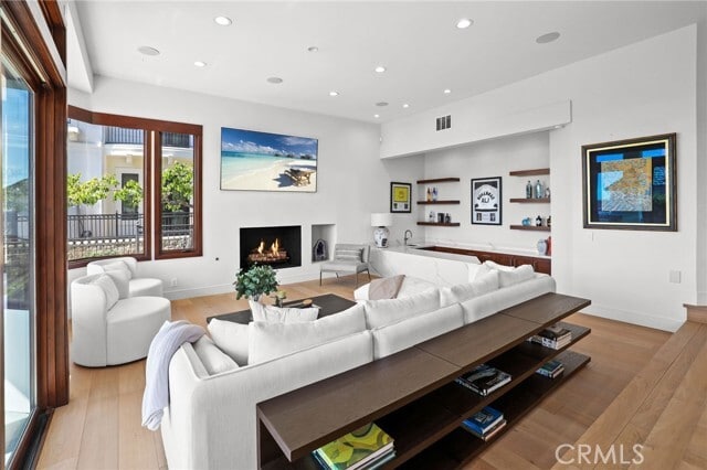 Building Photo - 2907 Cliff Dr