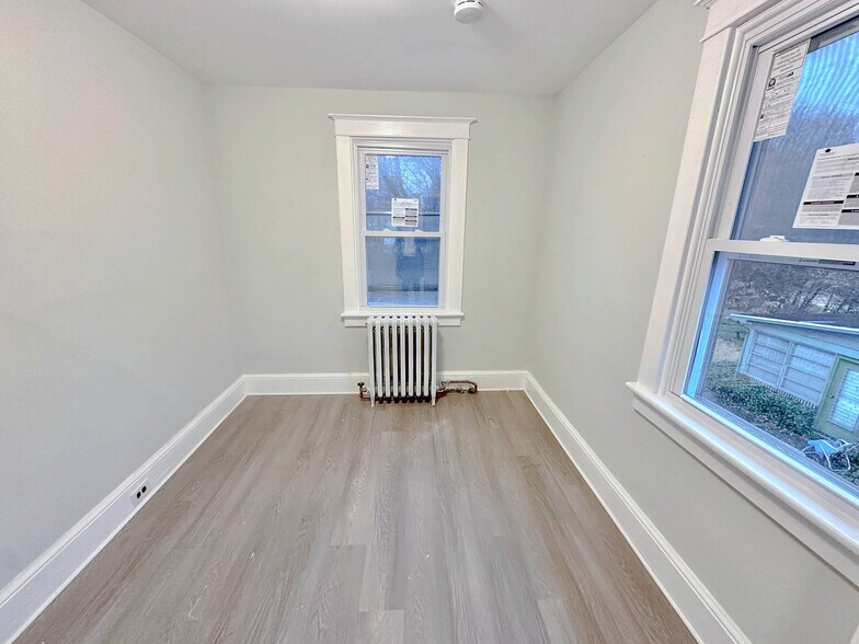 Building Photo - 420 W Chestnut Ave