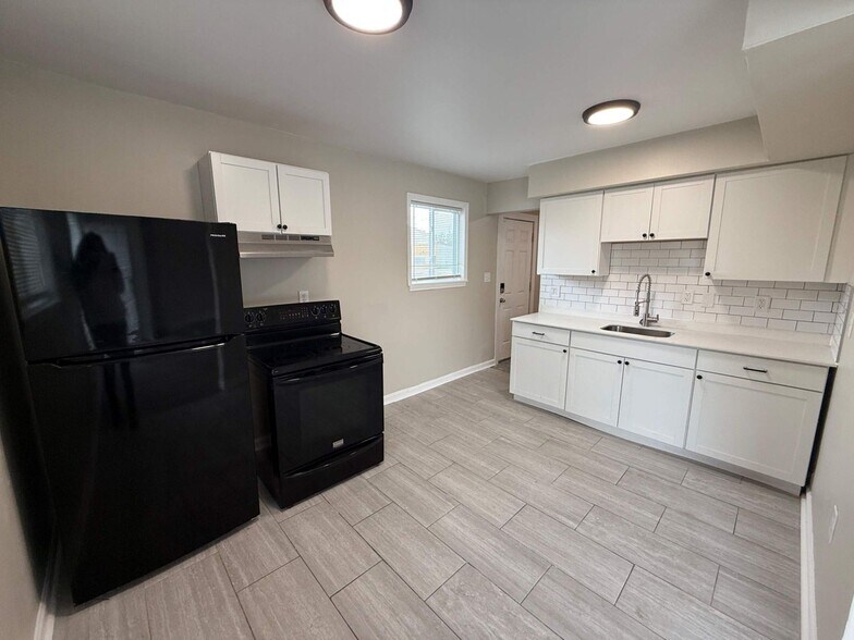 Building Photo - Fully Renovated 3-Bedroom Home – Move-In R...