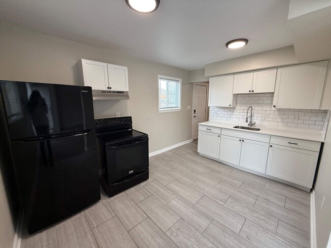 Building Photo - Fully Renovated 3-Bedroom Home – Move-In R...