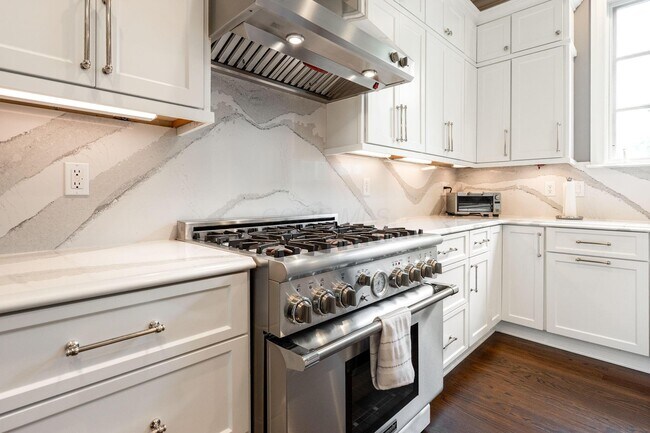 Building Photo - 7200 Ashcombe Ct