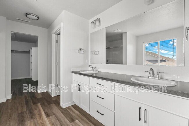 Building Photo - 4443 W Sunny Cove St