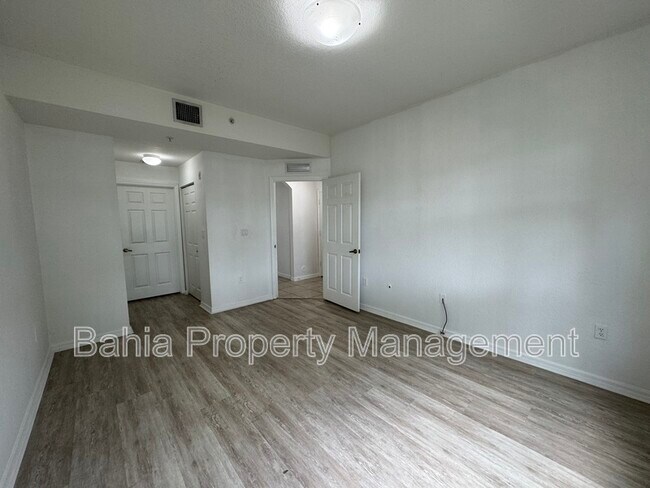 Building Photo - 10885 NW 89th Terrace