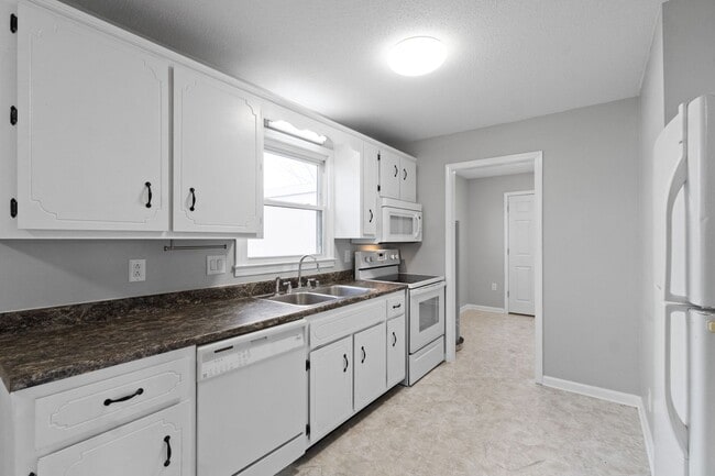 Building Photo - Nice home located next to Fort Campbell- COMING SOON!!!!