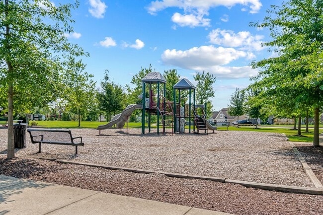 Building Photo - 1444 Channing Dr