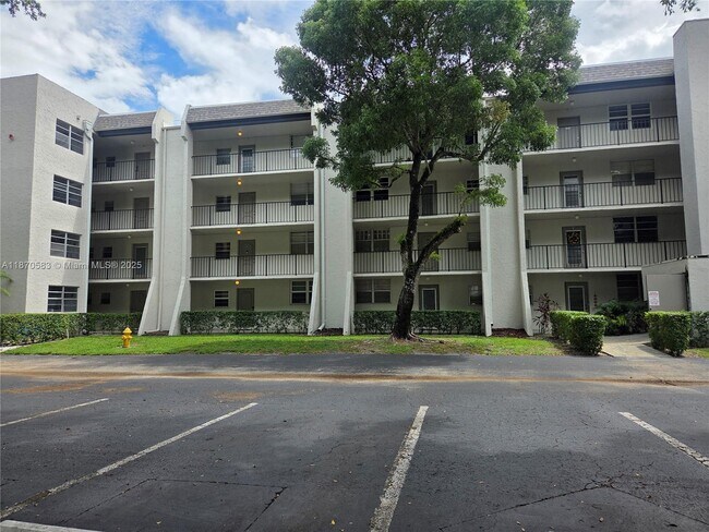 Building Photo - 9410 Poinciana Pl