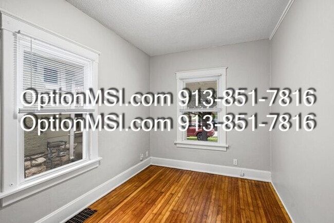 Building Photo - West Plaza!!!