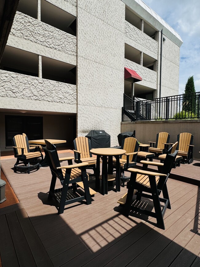 Building Photo - 120 S 38th Ave