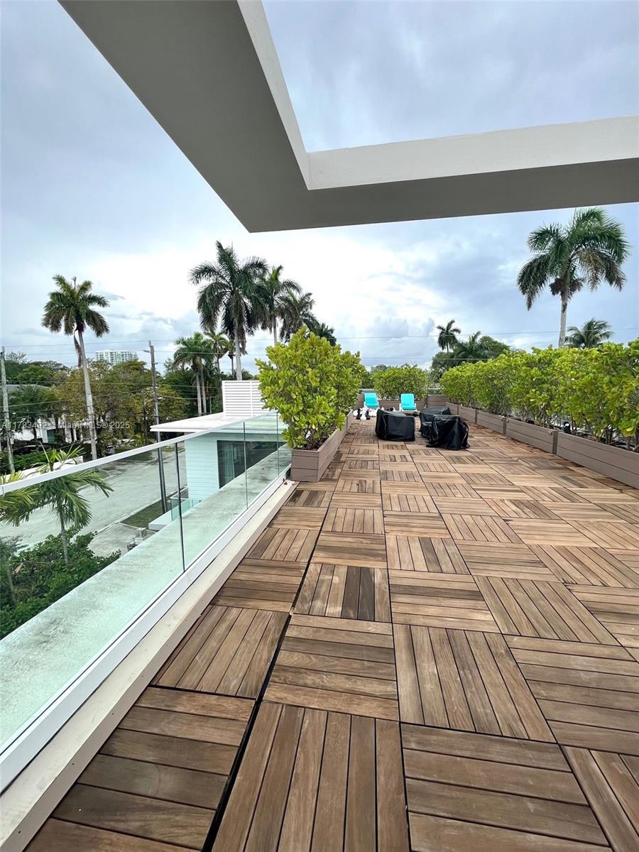 Building Photo - 2140 S Miami Ave