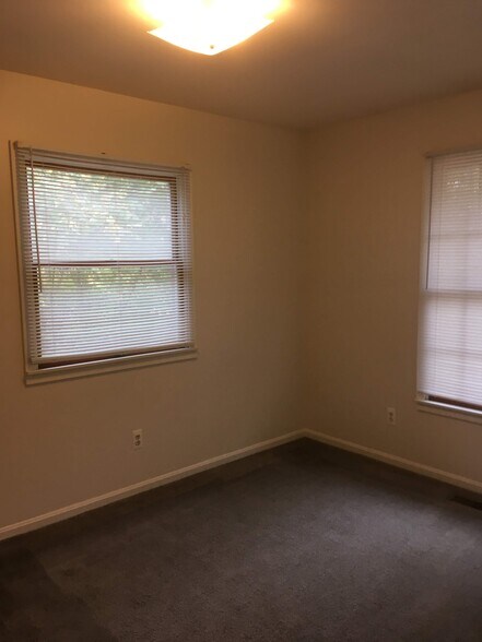 bedroom 2 - 11347 Ford Road