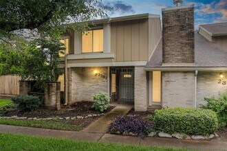 Building Photo - 2387 Crescent Park Dr