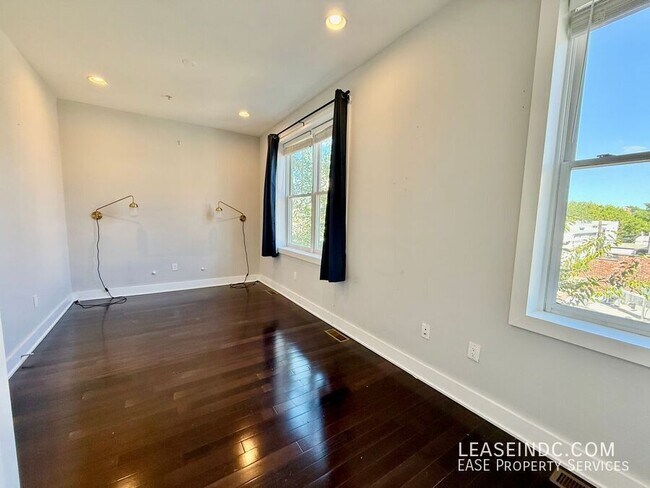 Building Photo - 907 N Street NW-#1B