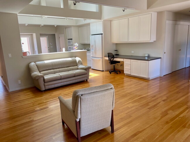 Building Photo - 138 Bradley Dr