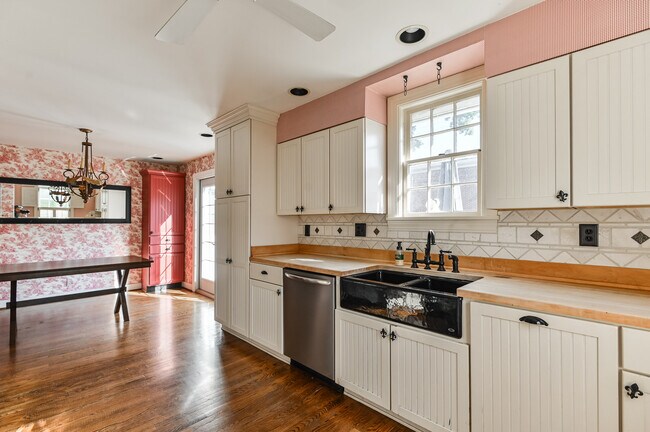 Building Photo - 511 Cannons Ln