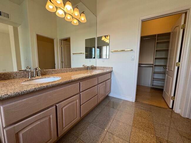 Building Photo - BEAUTIFUL 3 BEDROOM 3 BATHROOM HOME IN GAI...