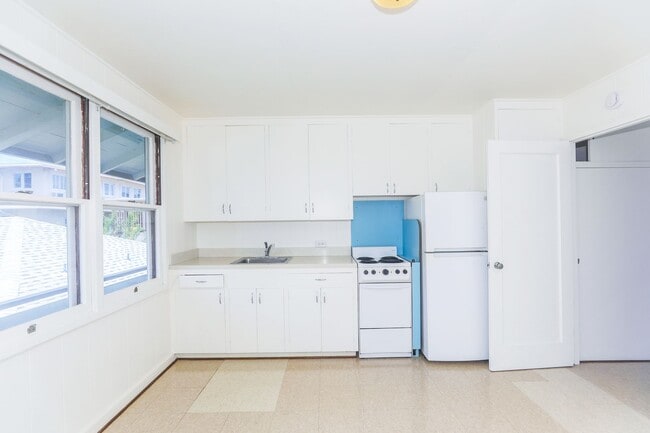 Building Photo - Waiola - upstairs 1 bedroom with 1 parking