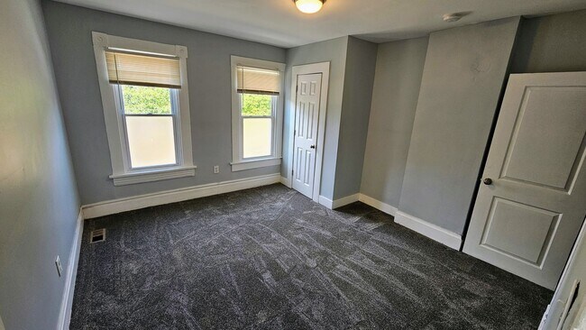 Building Photo - 142-144 West Park Avenue