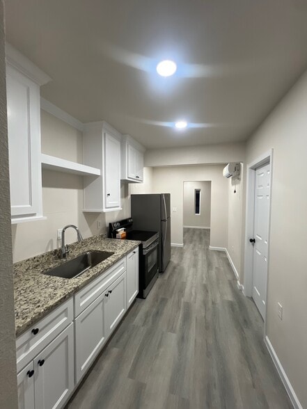 Kitchen - 1511 S Ong St