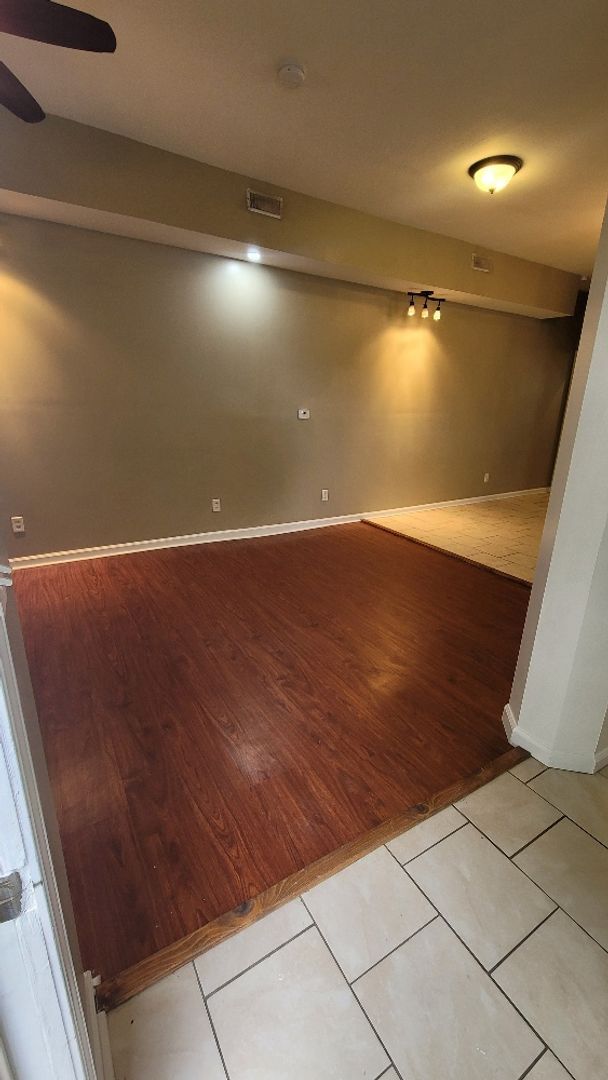 Building Photo - 3 Bedroom/ 1.5 Bathroom Split Level Duplex!