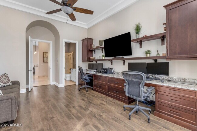 Building Photo - 6938 E Lomas Verdes Dr
