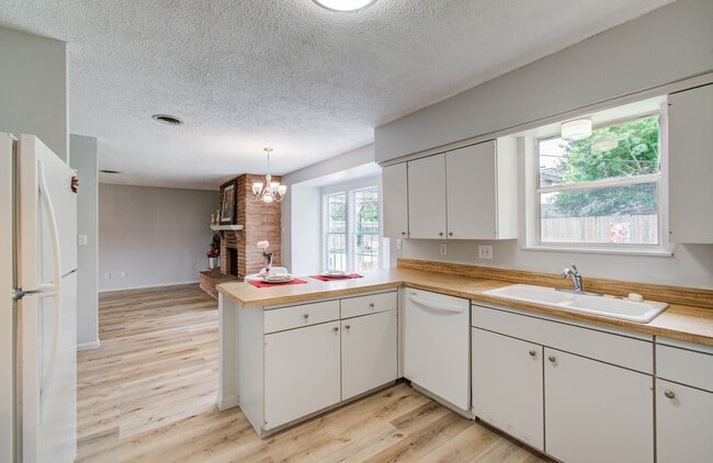 Building Photo - 5471 Kuldell Dr
