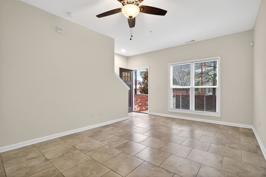 Building Photo - 117 Charlotte Dr