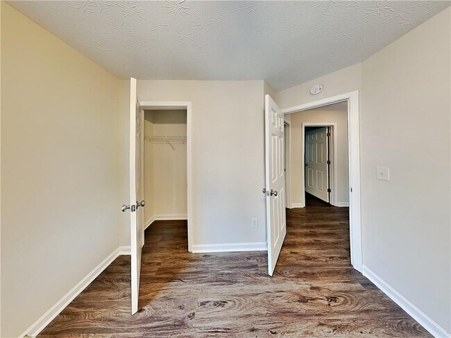 Building Photo - 35 Belmont Park Ln