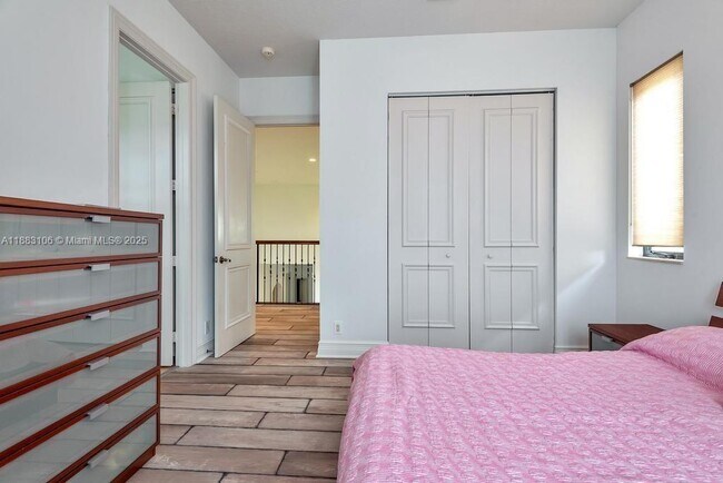 Building Photo - 17931 Lake Azure Way