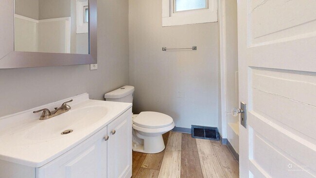 Building Photo - Lorain/W.73 neighborhood, updated 3 bed/1 bath single family house.