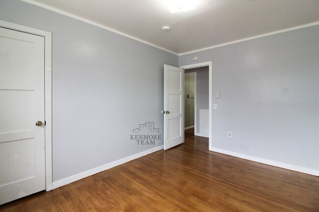 Building Photo - 3 Bedrooms, 2.5 Baths Duplex in Richland