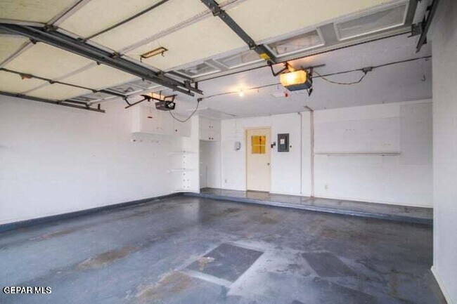Building Photo - 8804 Cosmos Ave