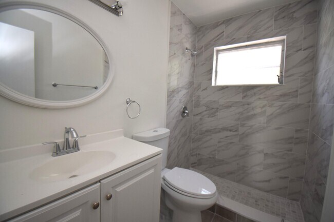 Building Photo - 710 N K St