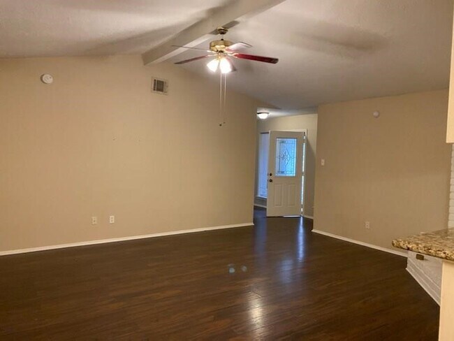 Building Photo - 18927 Droitwich Dr