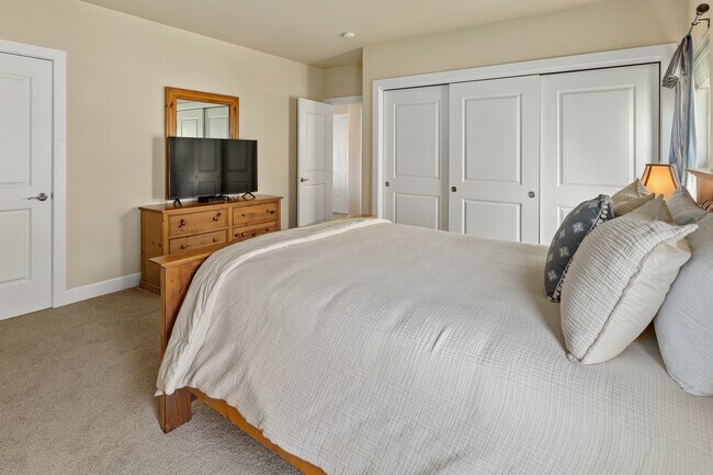 Building Photo - 23251 Sunserra Loop NW